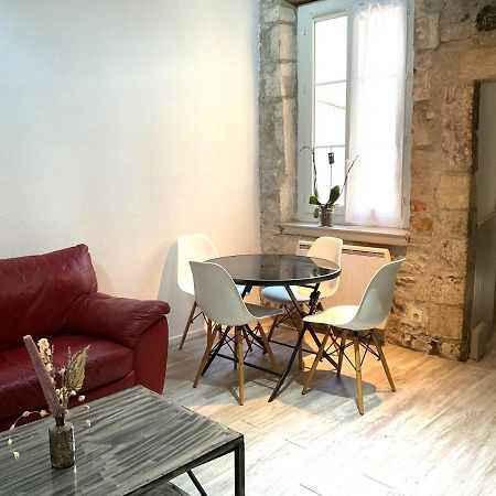 Place Aux Herbes Apartment Nimes Exterior photo